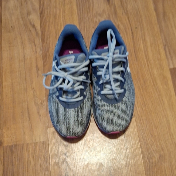 Under Armour Gray Running Shoes - Picture 6 of 7